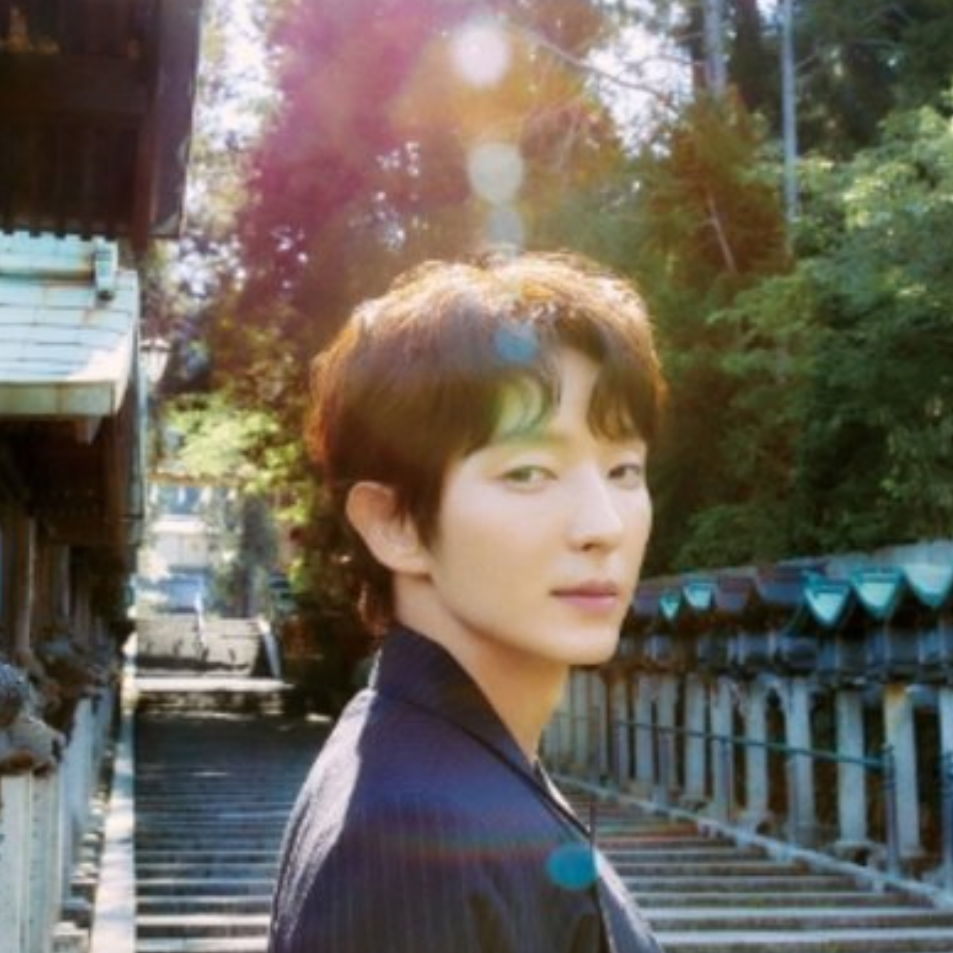 A moment captured by a fan of Lee Joongi