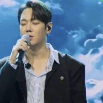 Behind-the-scenes cut of Hwanhee