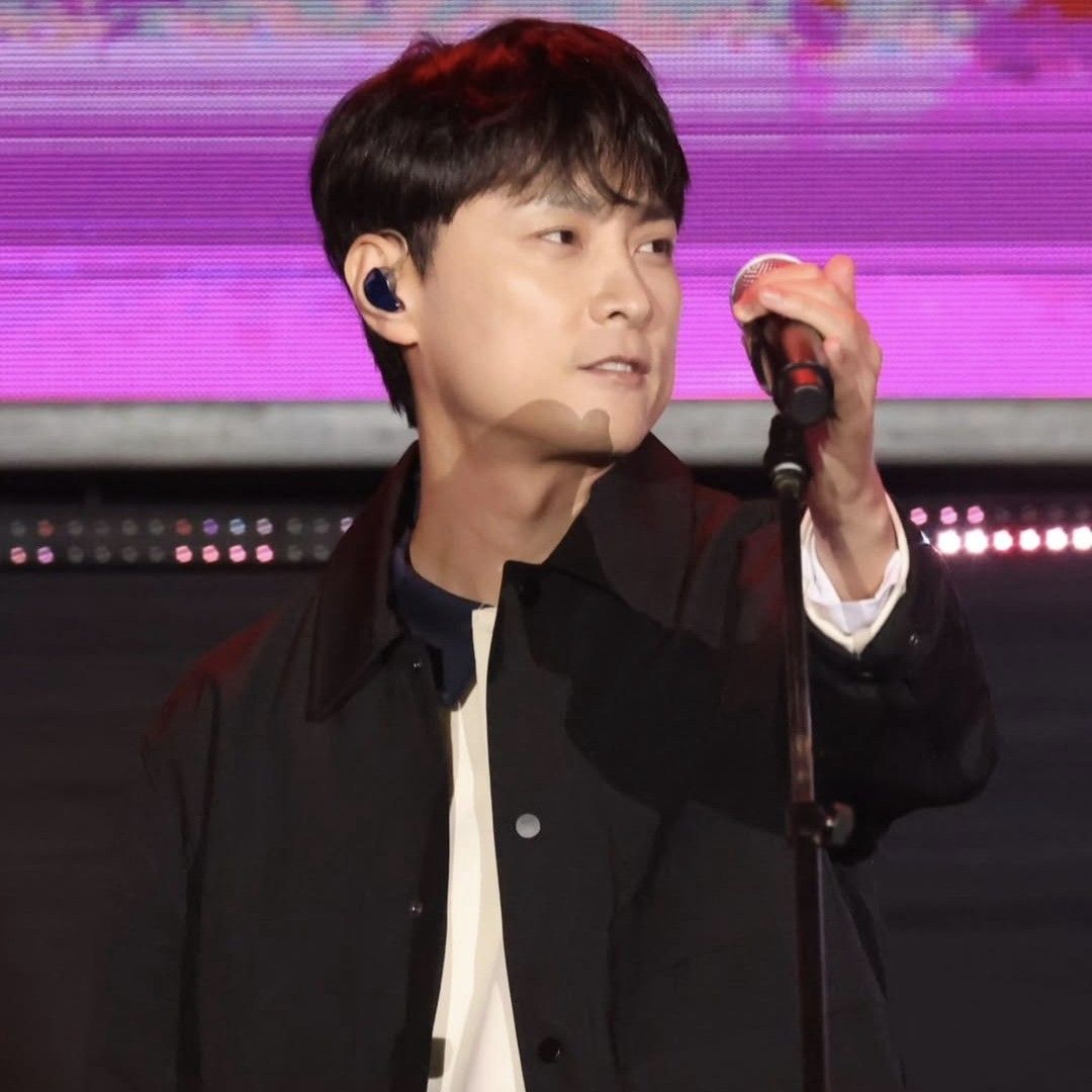 Recent activity shot of Min Kyunghoon