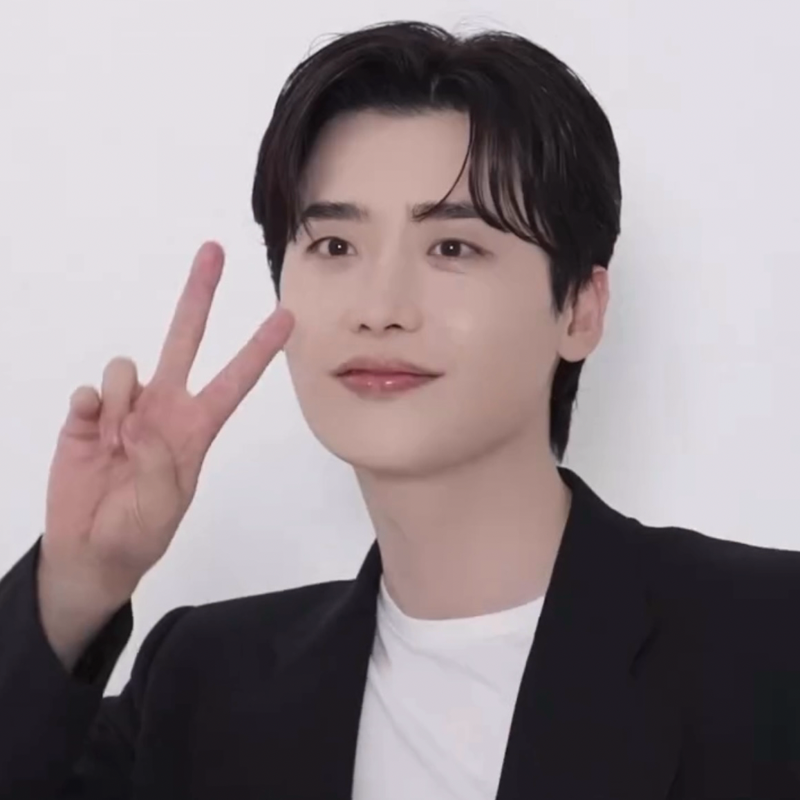 Behind-the-scenes cut of Lee Jongsuk