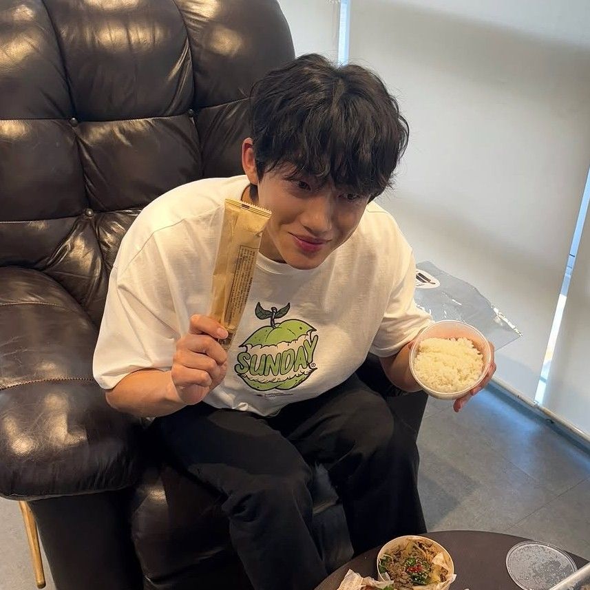 Momen yang diabadikan oleh penggemar Shin Seungtae