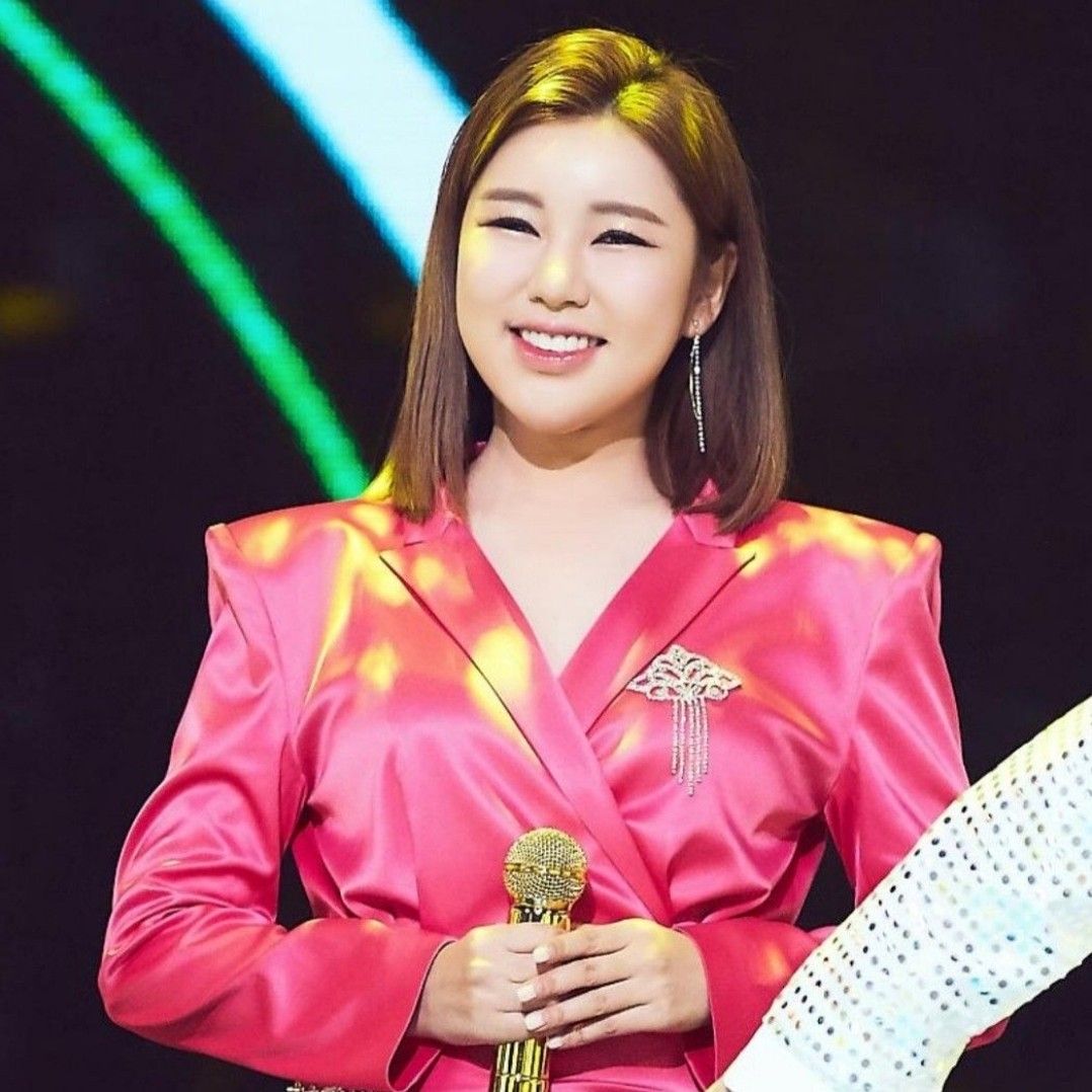Latest photo of Song Gain