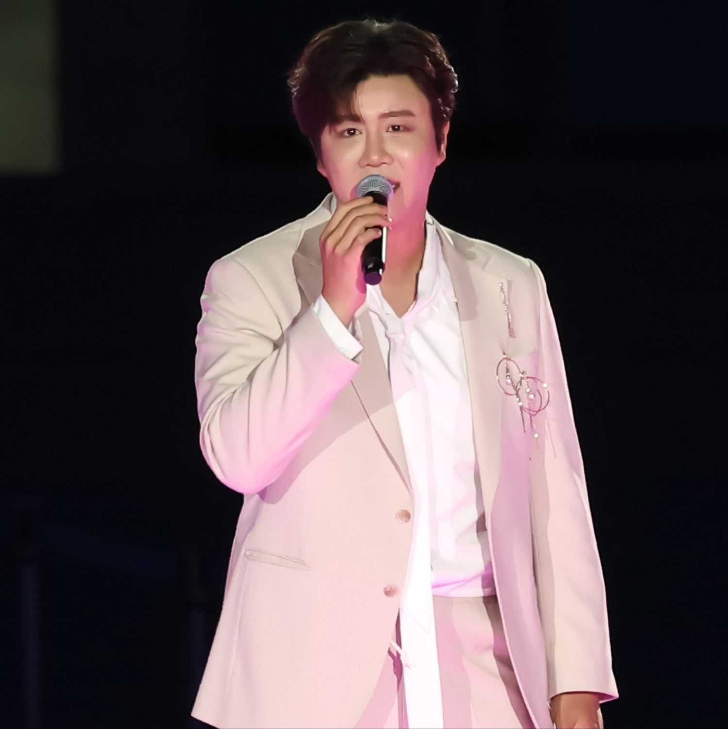 Behind-the-scenes cut of Jin Haesung