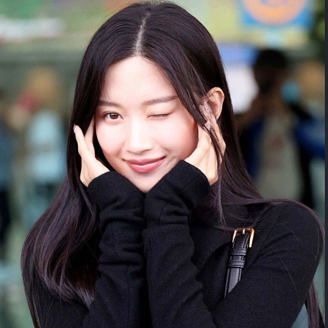 Behind-the-scenes cut of Mun Kayoung