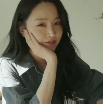 Behind-the-scenes cut of Shin Haesun