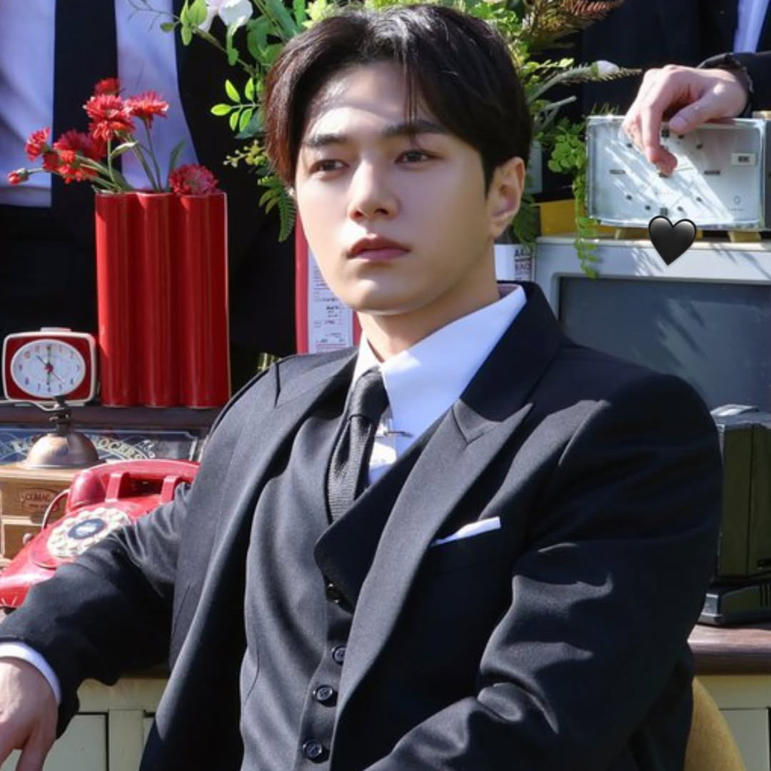 Latest photo of Kim Myungsoo (L)