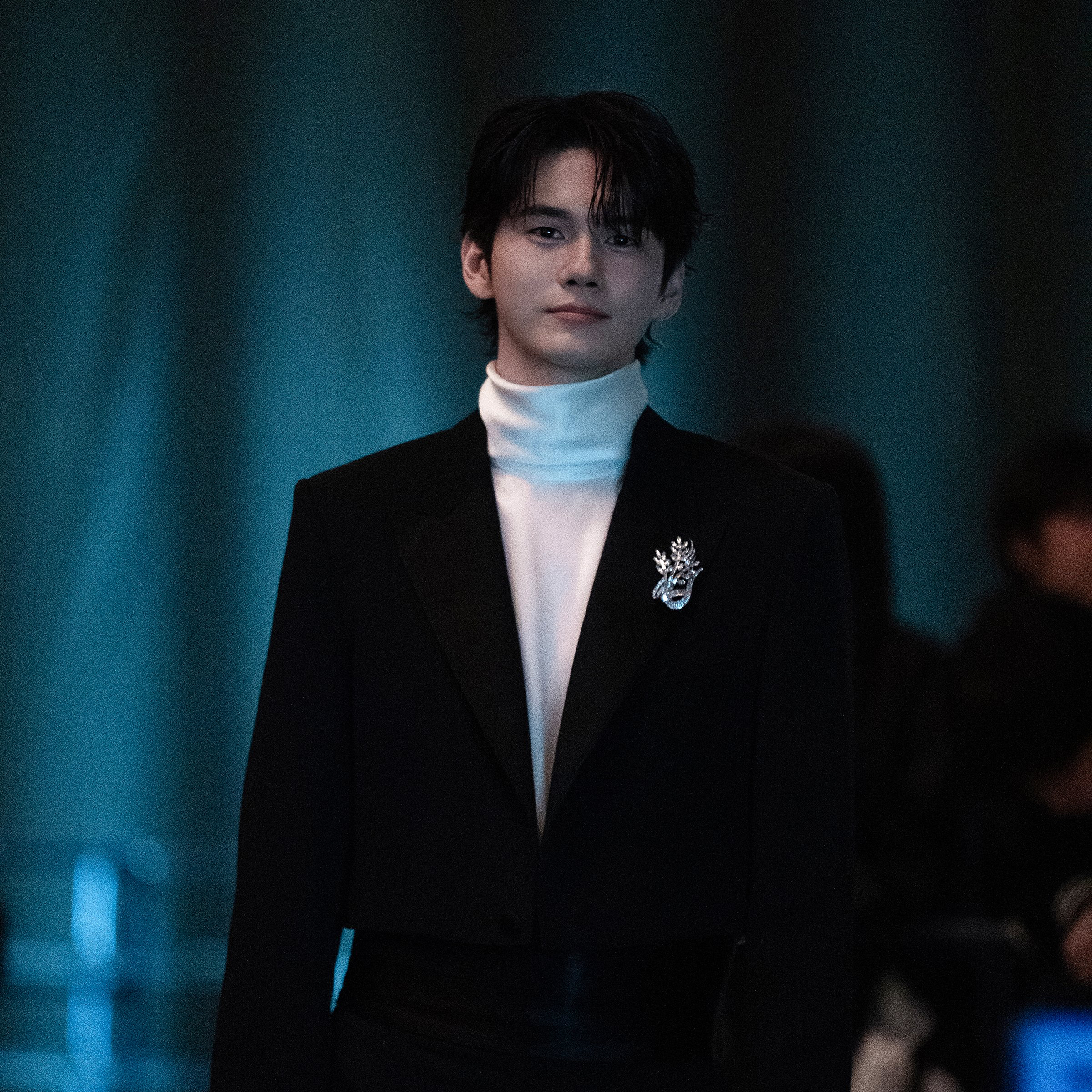 粉丝拍下的邕圣祐瞬间