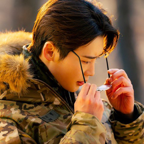 Behind-the-scenes cut of Lee Jongsuk