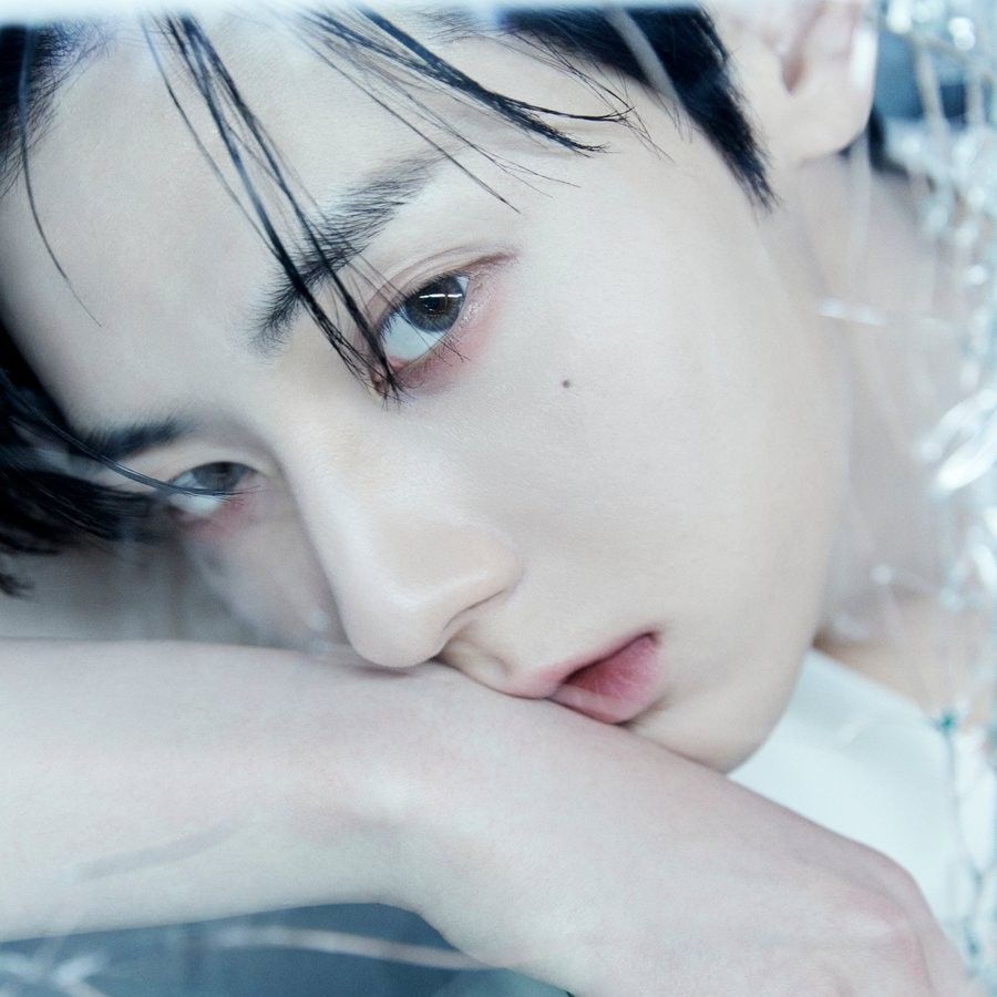 A moment captured by a fan of Hwang Minhyun