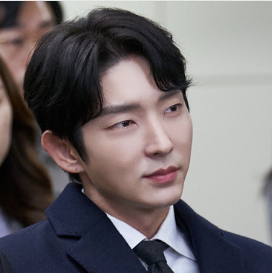 Behind-the-scenes cut of Lee Joongi