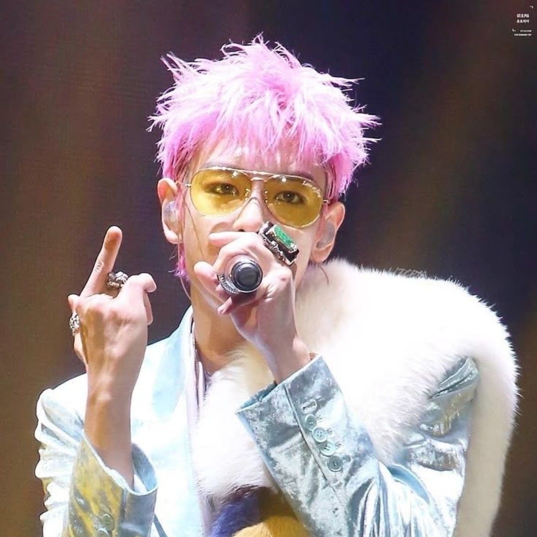 최승현 (T.O.P)의 최신 사진