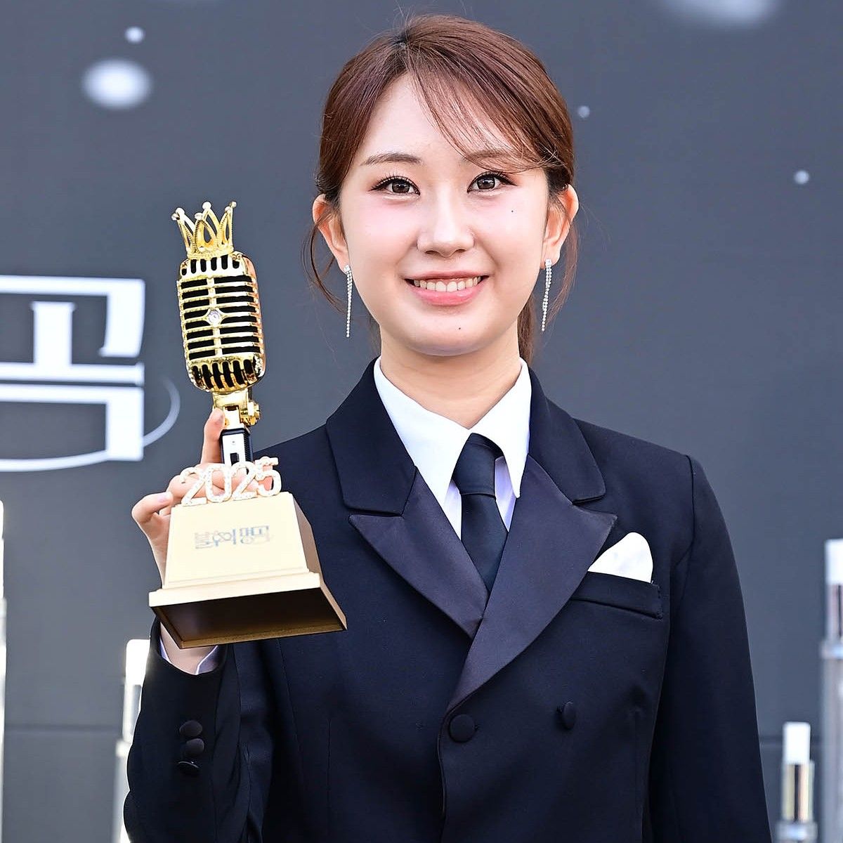 Behind-the-scenes cut of Jeon Yujin