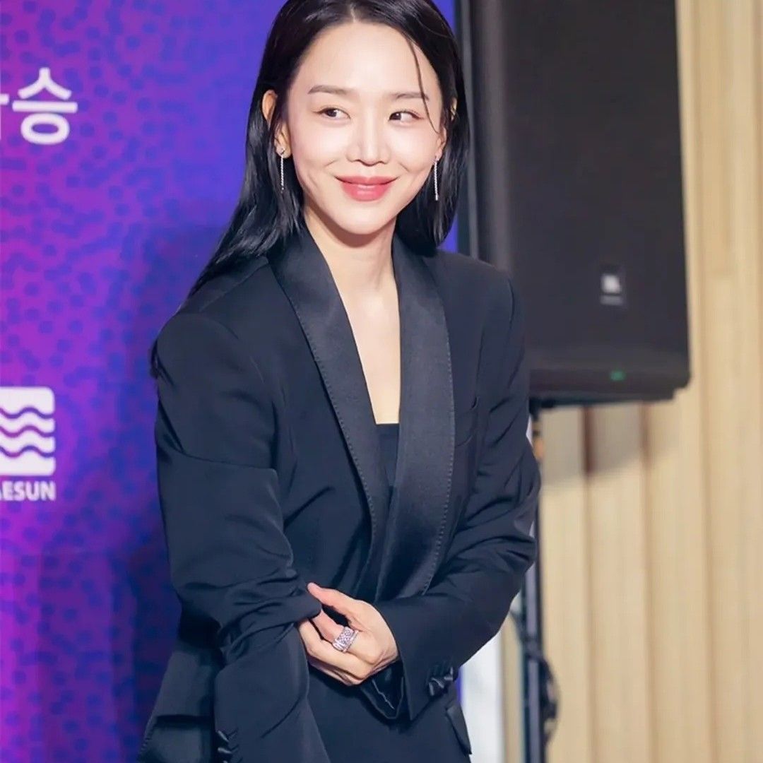 Behind-the-scenes cut of Shin Haesun