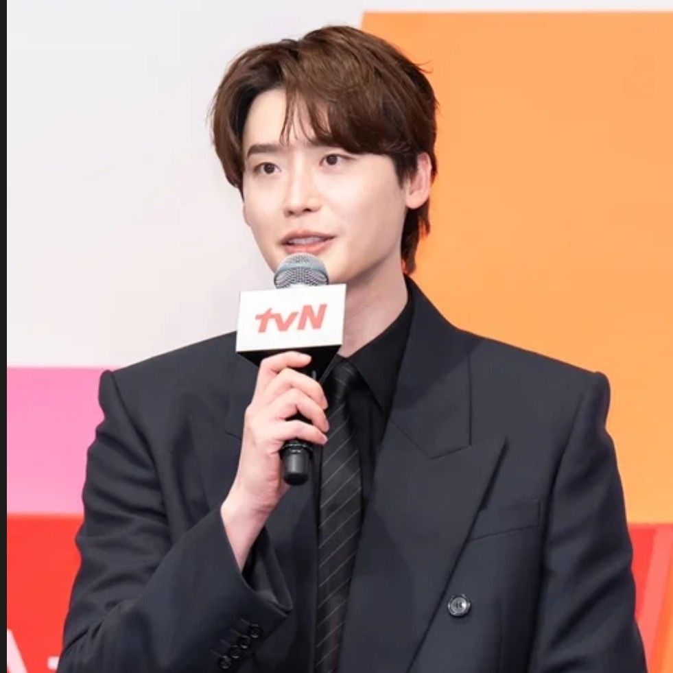 Behind-the-scenes cut of Lee Jongsuk
