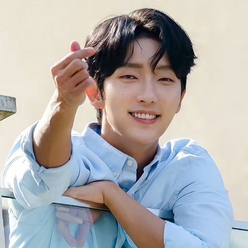 Behind-the-scenes cut of Lee Joongi