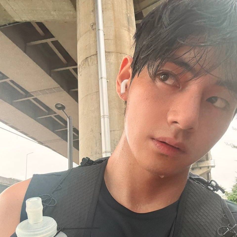 Latest photo of Kim Taehyung (V)