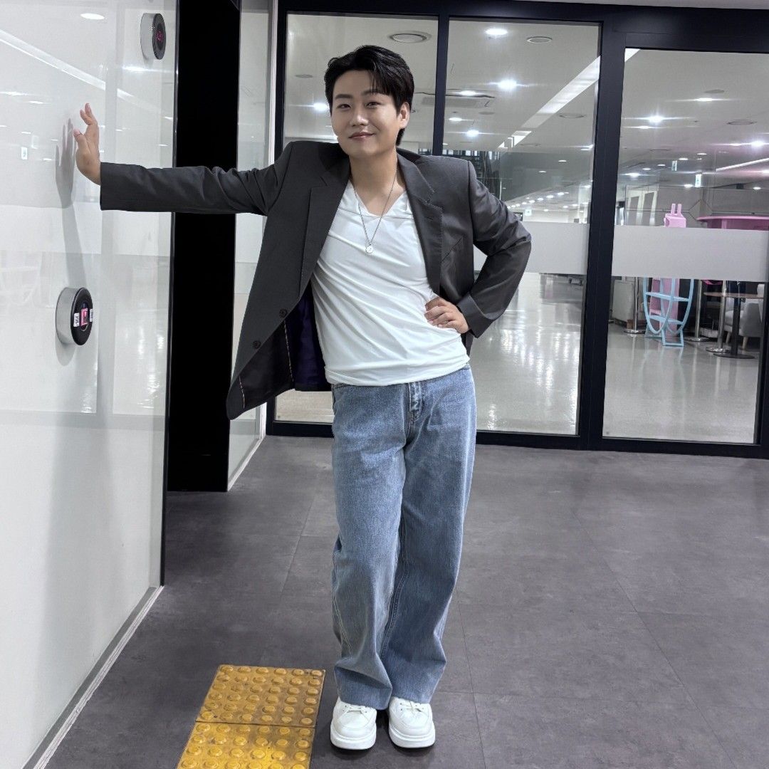 Behind-the-scenes cut of Min Soohyun