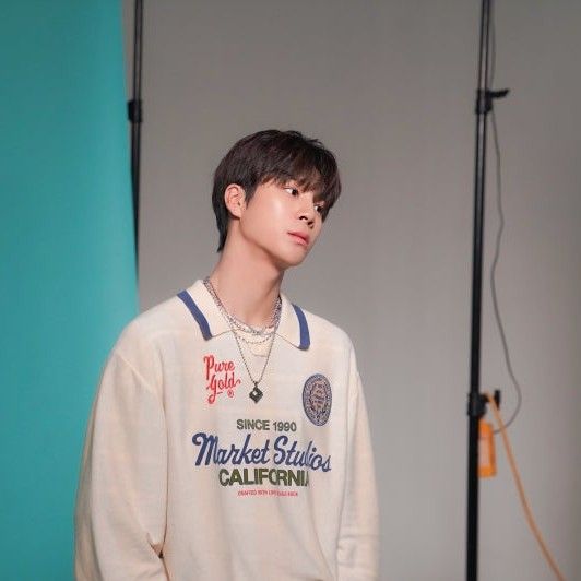 Behind-the-scenes cut of Jeong Dongwon