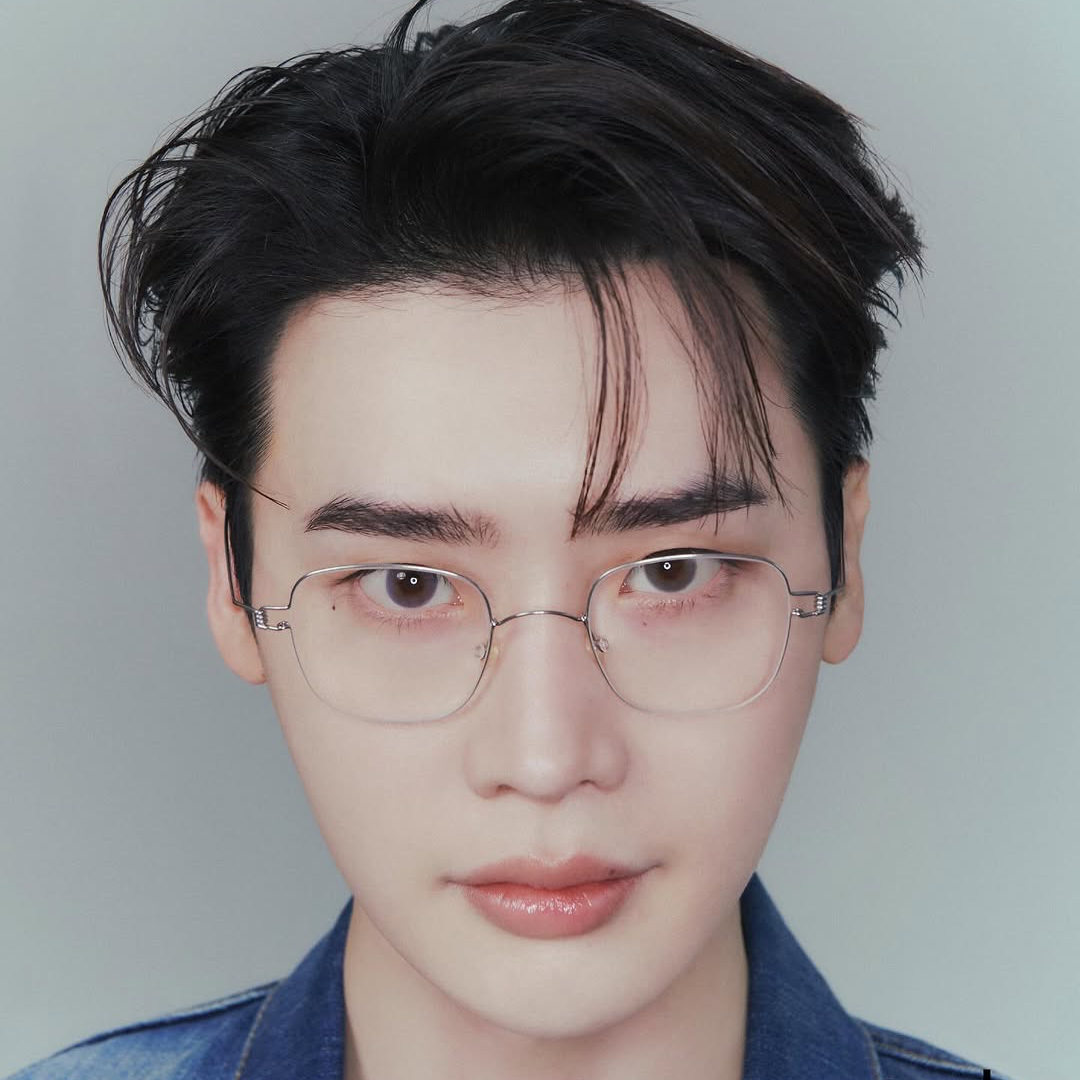 Recent activity shot of Lee Jongsuk