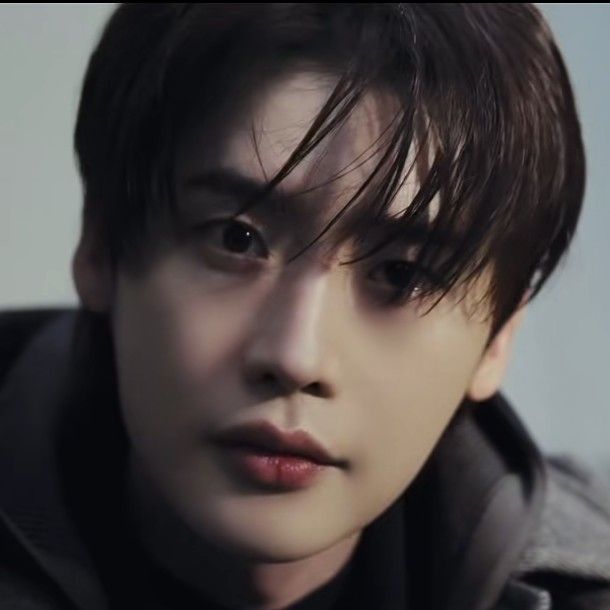 Recent activity shot of Lee Jongsuk