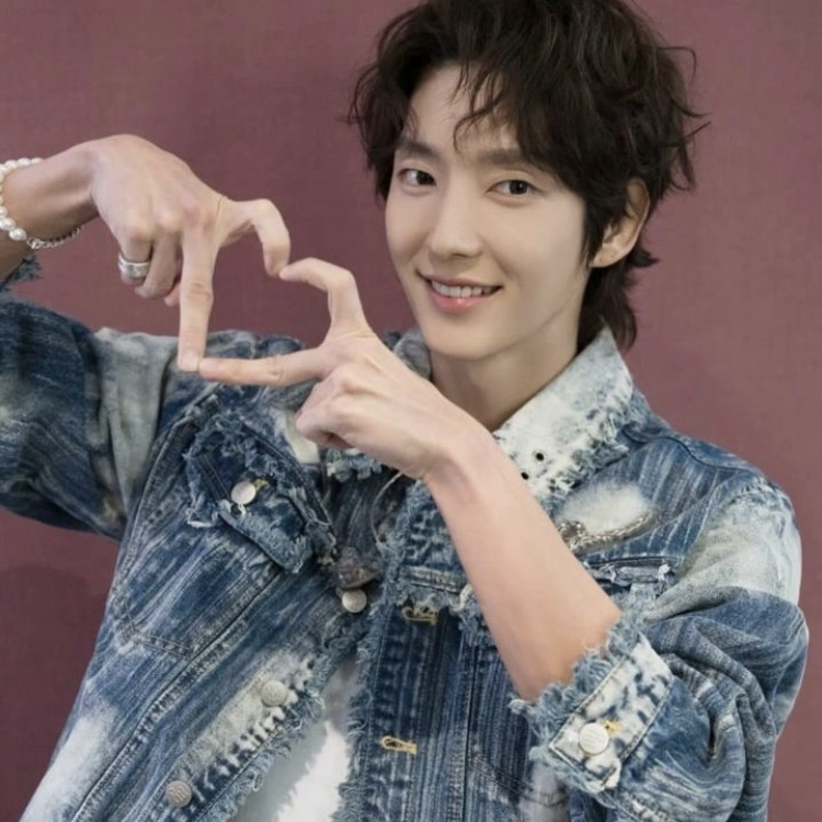Behind-the-scenes cut of Lee Joongi