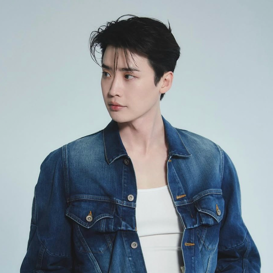 Foto terbaru dari Lee Jongsuk