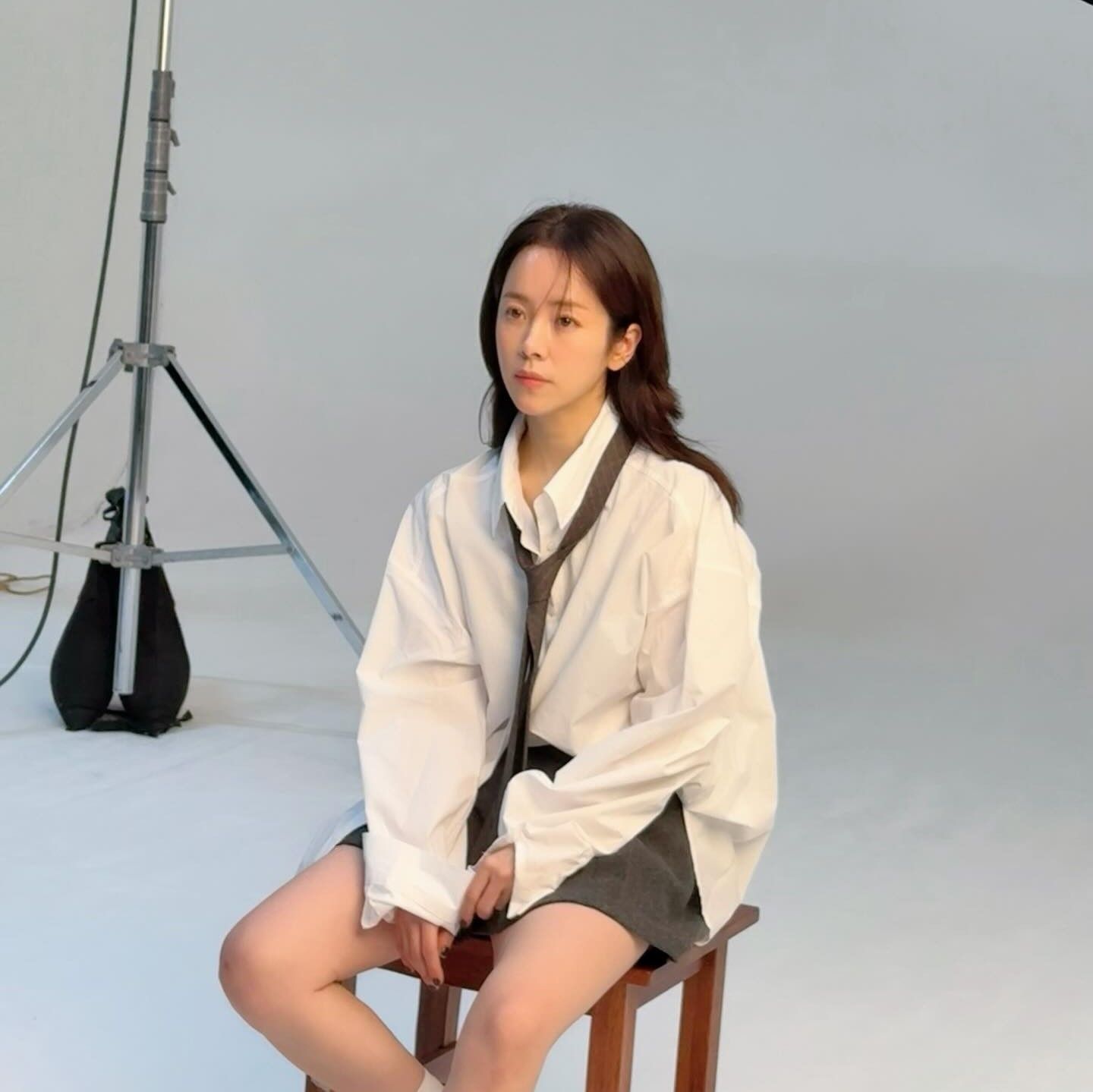 Behind-the-scenes cut of Han Jimin