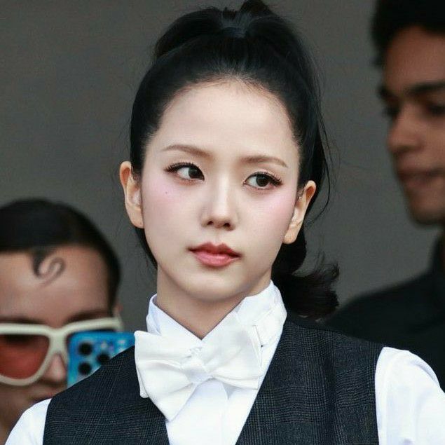 Behind-the-scenes cut of Jisoo (1995)