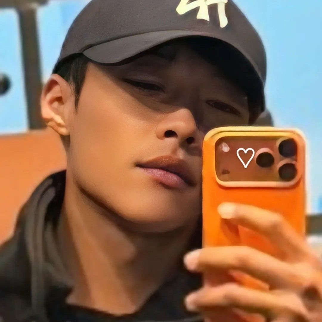 A moment captured by a fan of Woo Dohwan