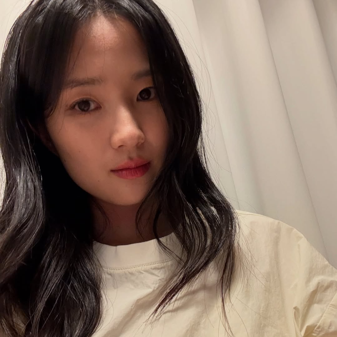 Behind-the-scenes cut of Kim Hyeyoon