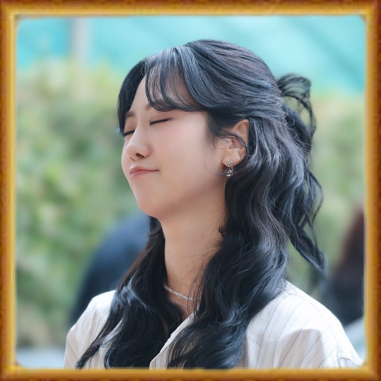 Behind-the-scenes cut of Kang Hyeyeon