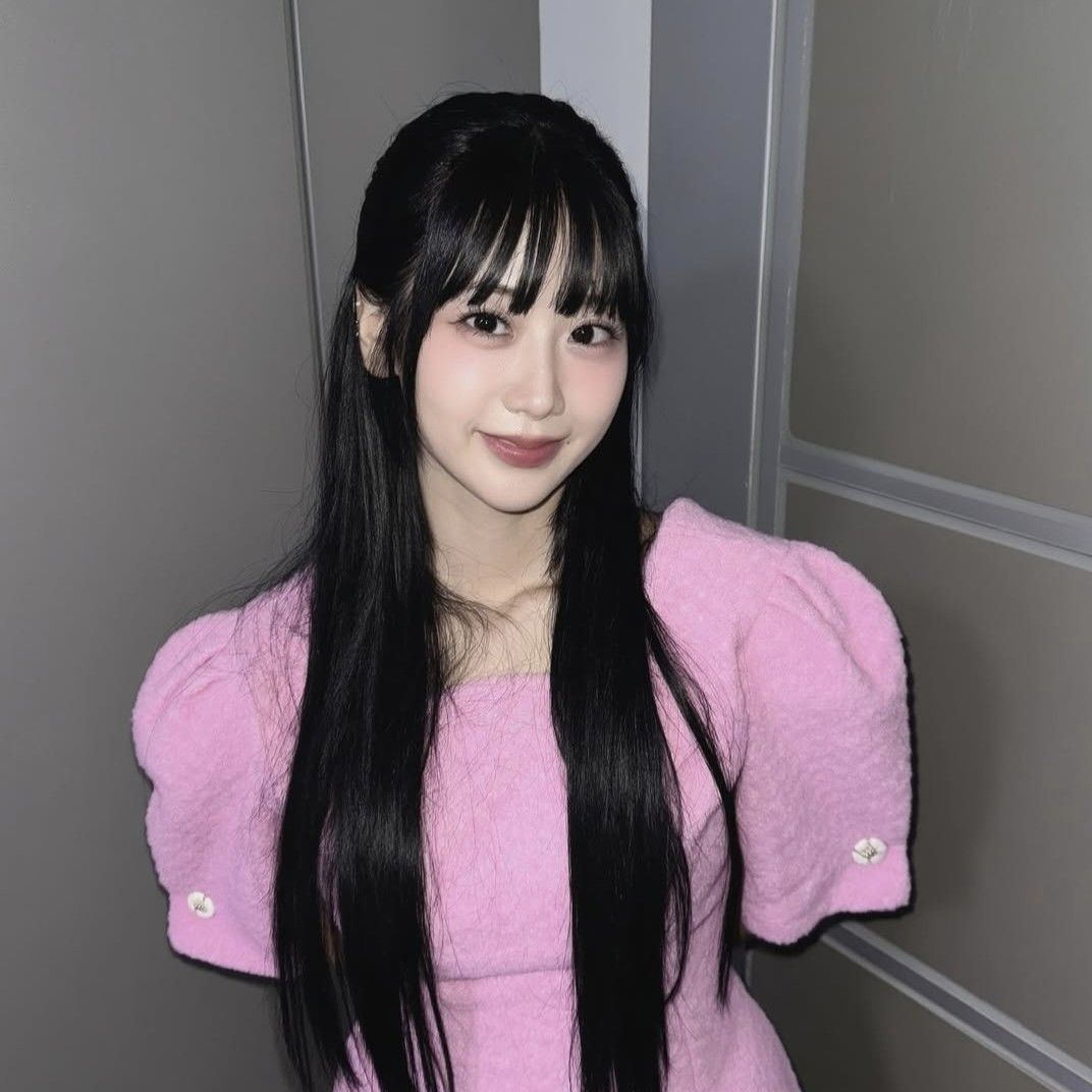 Behind-the-scenes cut of Kang Hyeyeon