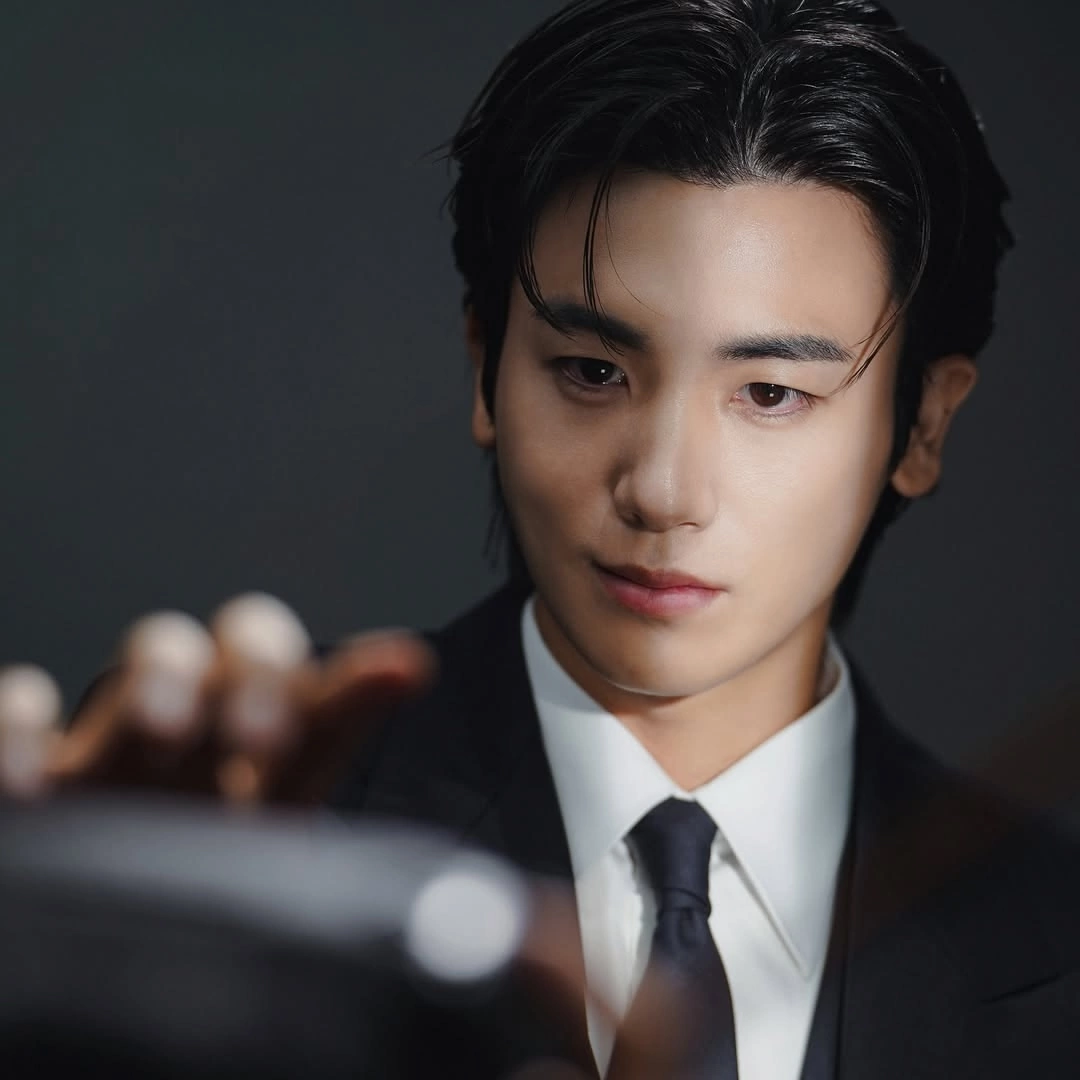 Latest photo of Park Hyungsik