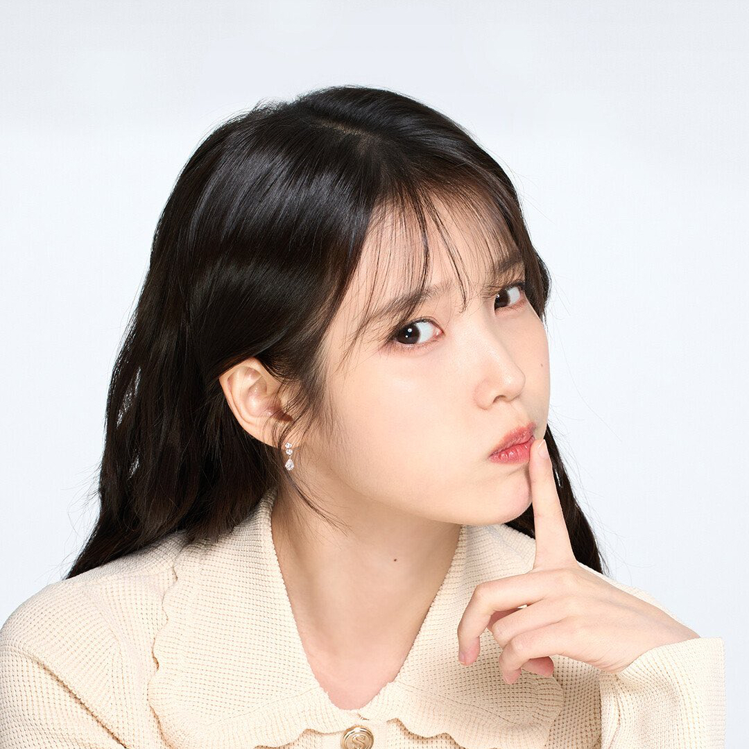 Behind-the-scenes cut of IU