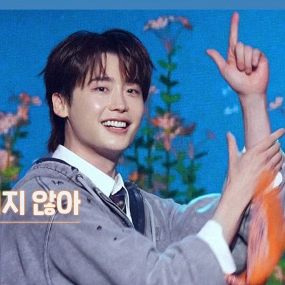 Recent activity shot of Lee Jongsuk