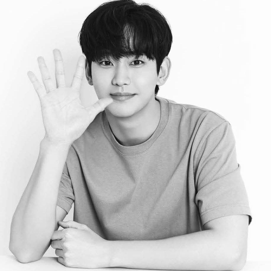 A moment captured by a fan of Kim Soohyun