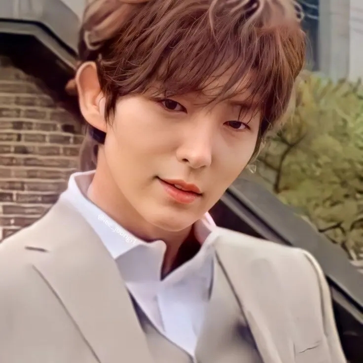 Latest photo of Lee Joongi