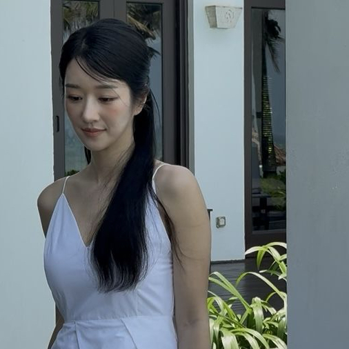 Latest photo of Seo Yeaji