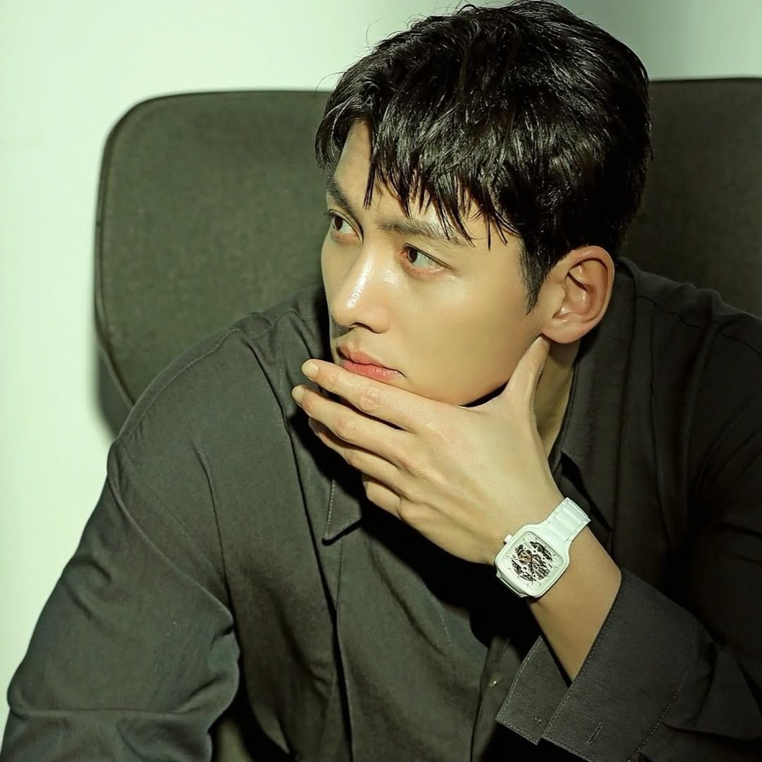 Behind-the-scenes cut of Ji Changwook