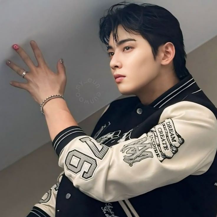 Cuplikan di balik layar dari Cha Eunwoo