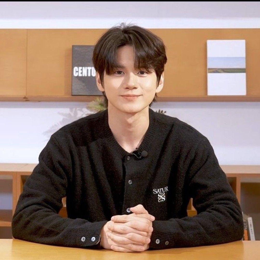 粉絲拍下的邕聖祐瞬間