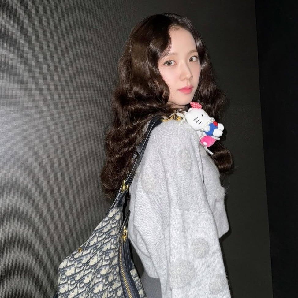 Latest photo of Jisoo (1995)