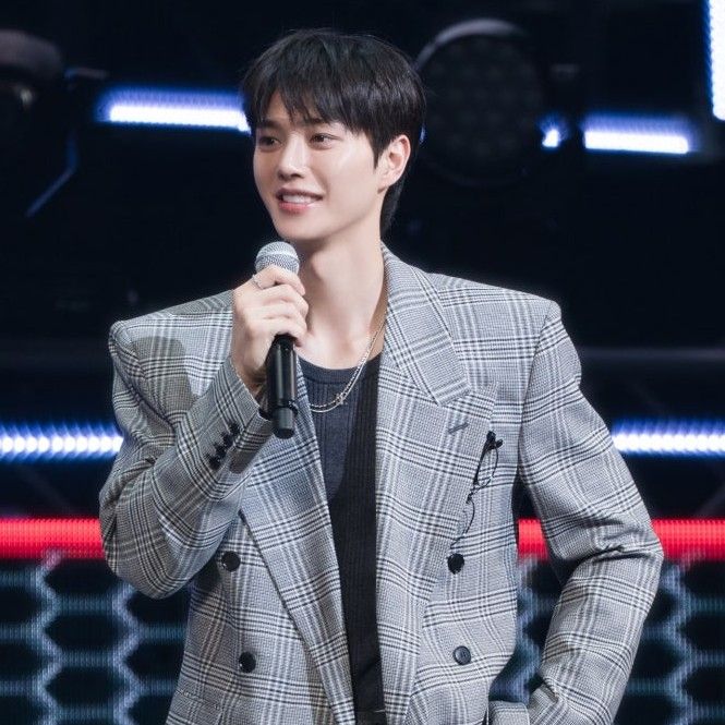 송강의 최신 사진