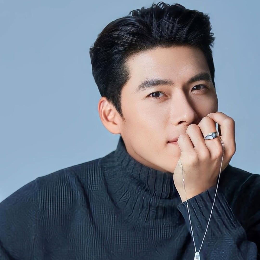 A moment captured by a fan of Hyun Bin