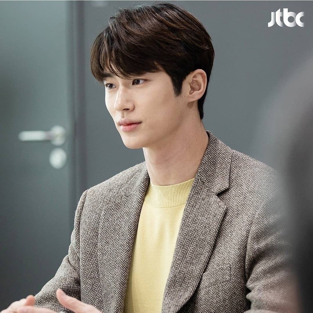 Behind-the-scenes cut of Byeon Wooseok