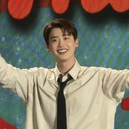 Recent activity shot of Lee Jongsuk