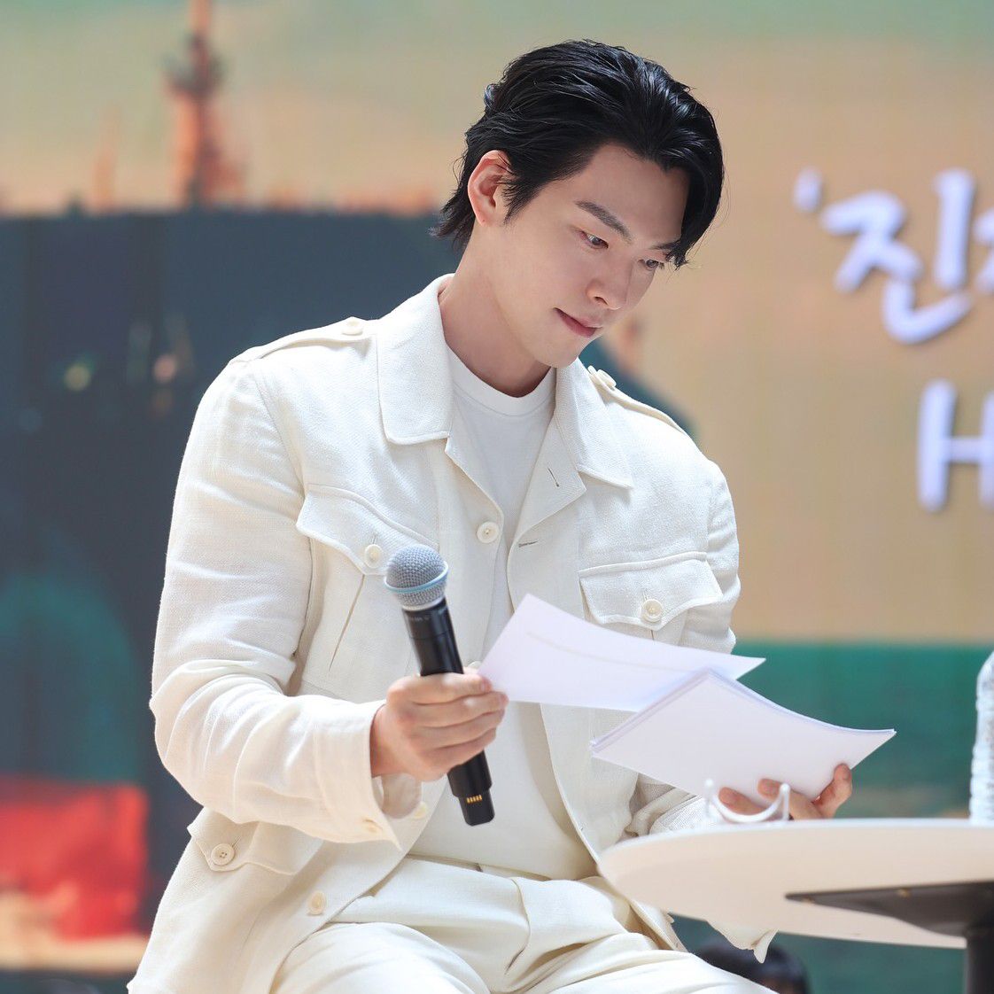 A moment captured by a fan of Kim Woobin