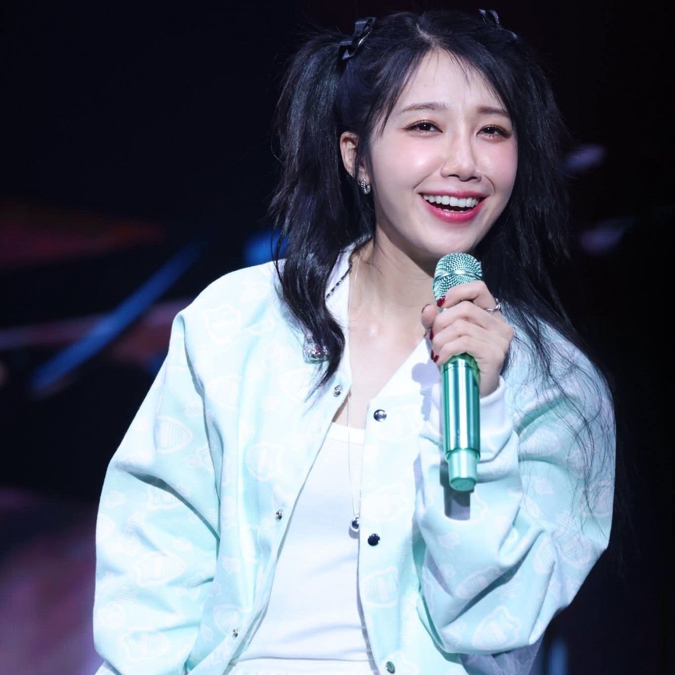 A moment captured by a fan of Jung Eunji