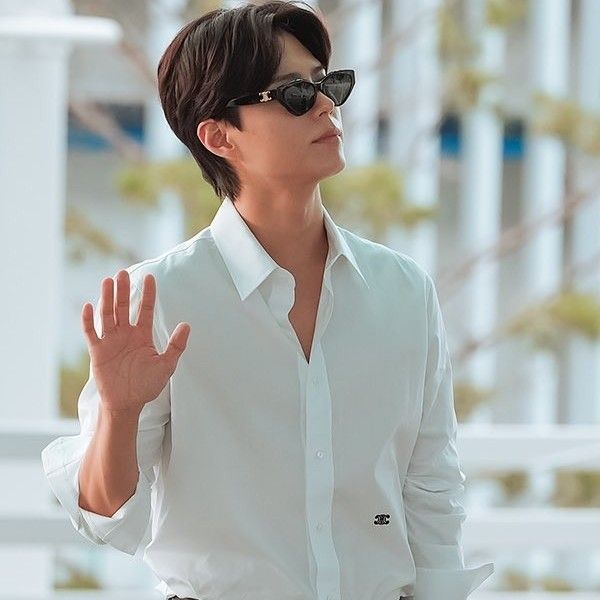 A moment captured by a fan of Park Bogum