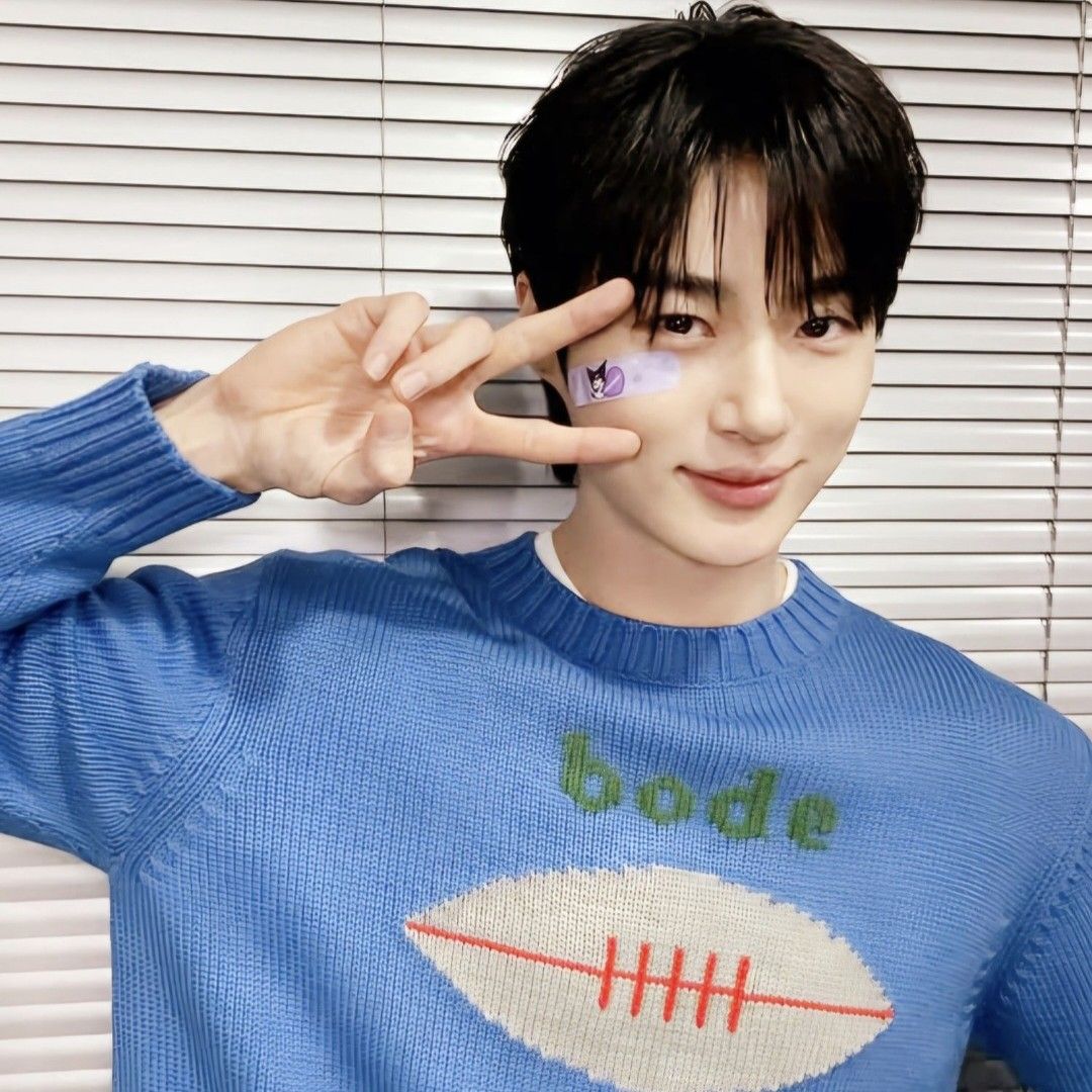 Behind-the-scenes cut of Byeon Wooseok